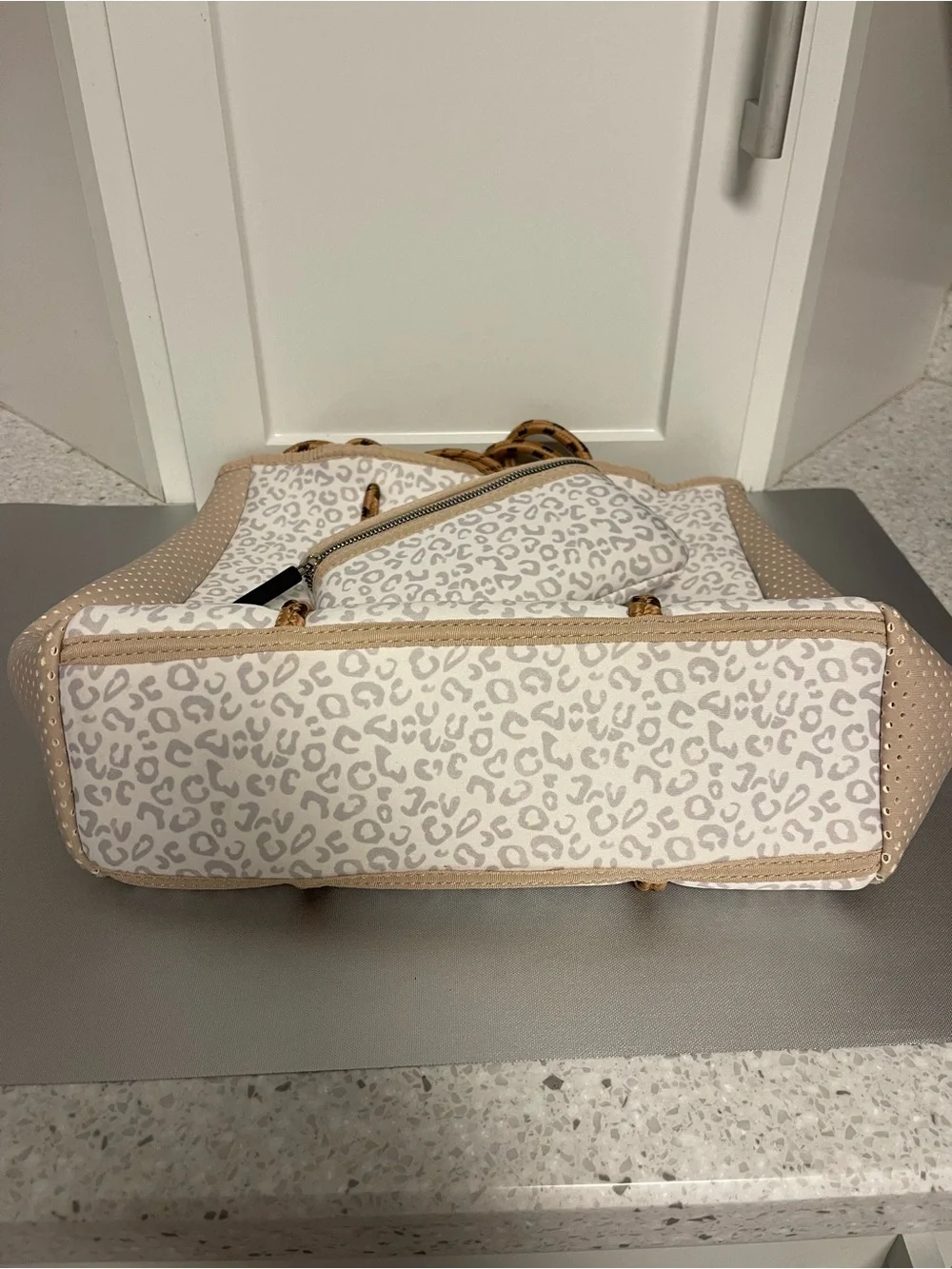 Cheetah Beige Large Meribella Tote be Jen & Co with Pouch NWOT